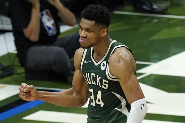 Γιάννης Αντετοκούνμπο: Εκτόξευσε την αξία αλυσίδας με κοτόπουλα κατά 300.000 δολάρια επειδή παρήγγειλε από το μαγαζί κάνοντας Instagram Live