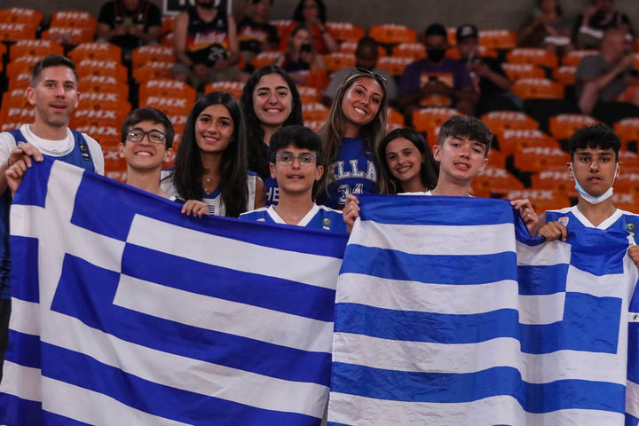 NBA Finals, Σανς – Μπακς: Η ελληνική σημαία στην καρδιά του Φοίνιξ