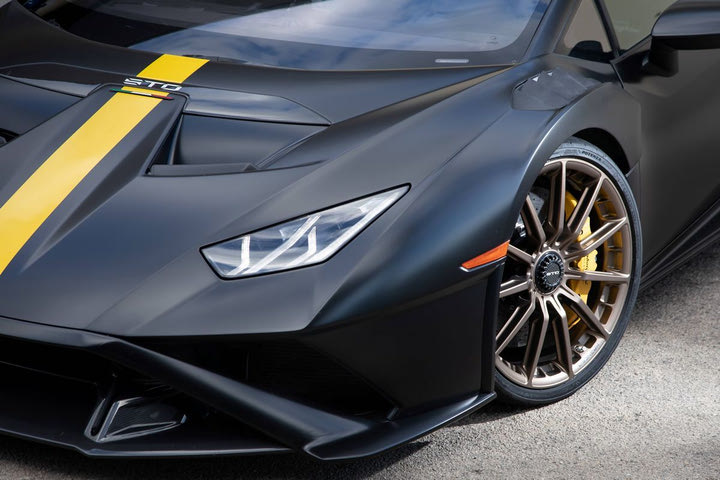 Το κατά παραγγελία ελαστικό Bridgestone για τη Lamborghini Huracán STO