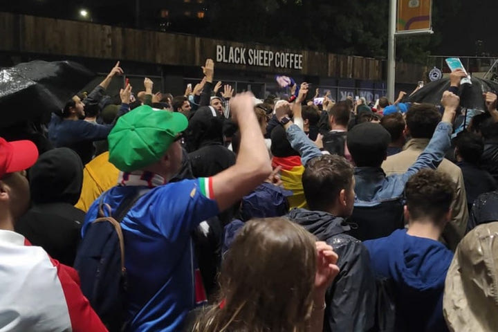 Το SPORT24 στο Λονδίνο: Ούτε η βροχή σταμάτησε το πάρτι των Ιταλών