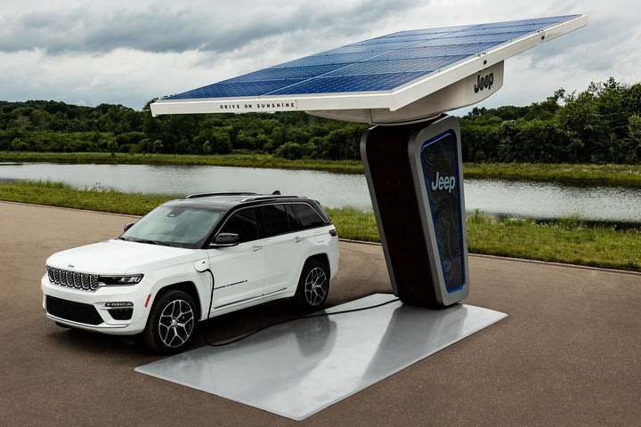 Αποκαλύφθηκε το Jeep Grand Cherokee 4xe