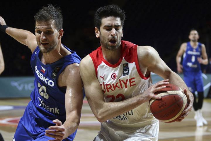 Τουρκία – Τσεχία 87-70: Κέρδισε εύκολα με Κορκμάζ και περιμένει τον αντίπαλό της στα “χιαστί”