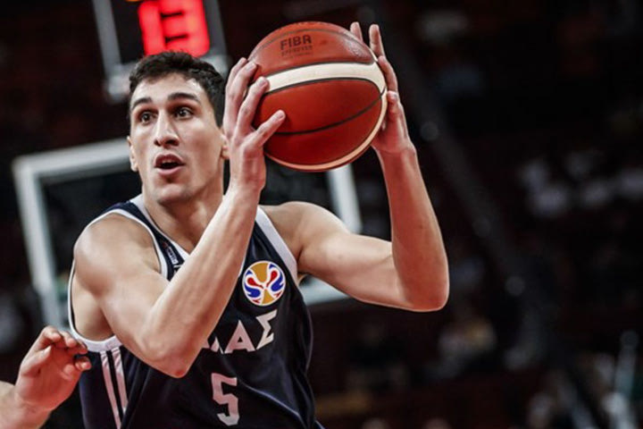 Ο Γιαννούλης Λαρεντζάκης στο SPORT24: “Θρύλος ο Πιτίνο, κανείς δεν ξέρει τι θα γινόταν αν ήμασταν πλήρεις”