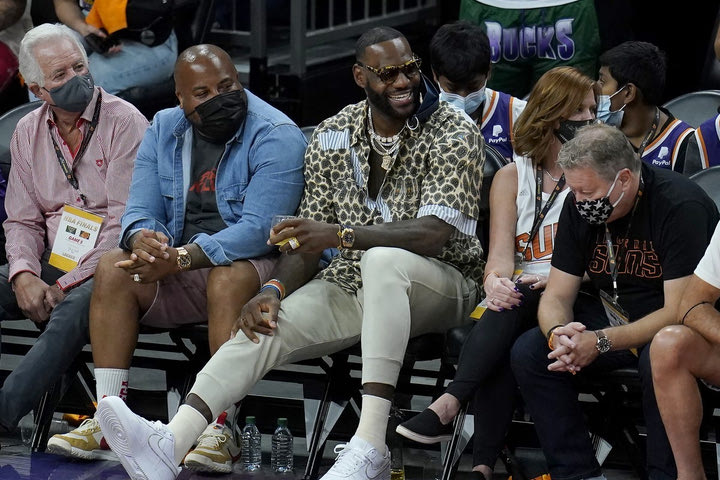 NBA Finals: Ο ΛεΜπρόν Τζέιμς είχε την καλύτερη θέση στο κάρφωμα του Αντετοκούνμπο