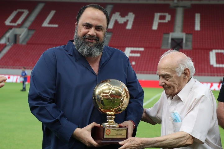 Βράβευση του Βαγγέλη Μαρινάκη απ’ τον Σύνδεσμο Βετεράνων