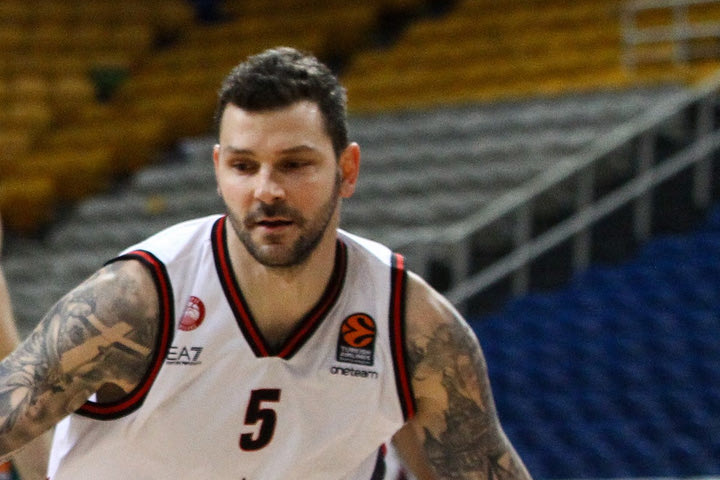 Έκπληξη με Μίτσοβ από την Μπουντούτσνοστ