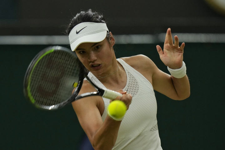 Wimbledon: Πέρασε η Ραντουκάνου, αποκλείστηκε η Χαντάντ Μάια