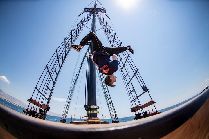Το Μικρολίμανο «χορεύει» σε ρυθμούς Red Bull Art of Motion.
Δύο Έλληνες στον τελικό του Σαββάτου!