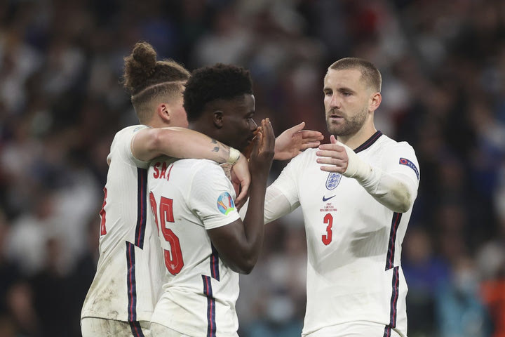 Euro 2020: Εμετικά μηνύματα ρατσιστικού περιεχομένου σε Σάκα, Ράσφορντ και Σάντσο