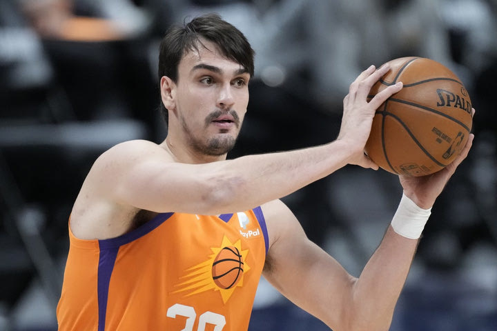 NBA Finals: Πλήγμα στους Σανς, ρήξη χιαστού ο Σάριτς
