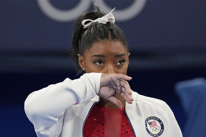 Ολυμπιακοί Αγώνες – Γυμναστική: Η Σιμόν Μπάιλς αποσύρθηκε από το ομαδικό λόγω ιατρικού ζητήματος
