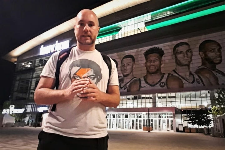 Αποστολή του SPORT24 στο Μιλγουόκι: Εδώ δεν λένε καλημέρα, ουρλιάζουν “Bucks in Six”