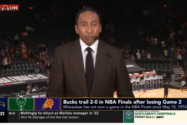 NBA Finals, αποστολή στο Μιλγουόκι: Την “έπεσαν” στον Στίβεν Έι Σμιθ έξω από το Fiserv Forum και εκείνος απάντησε