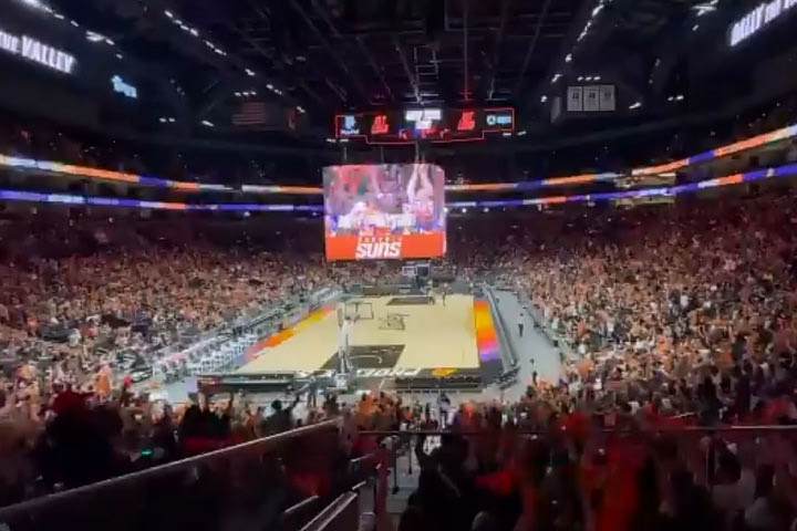 NBA Finals, Μπακς – Σανς: Τρέλα στο Φοίνιξ, οι φίλοι της ομάδας γέμισαν την “Phoenix Suns Arena”