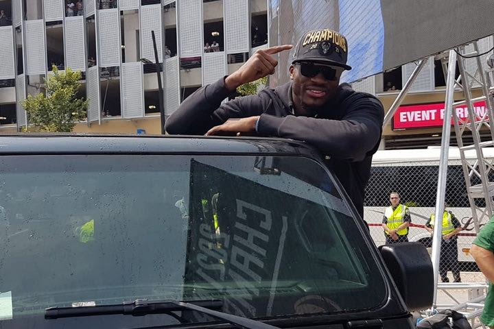 Ο Θανάσης Αντετοκούνμπο αποκλειστικά στο SPORT24: “Θα με ρωτάνε τι είναι αυτό και θα λέω είναι το δαχτυλίδι με τους Μπακς”