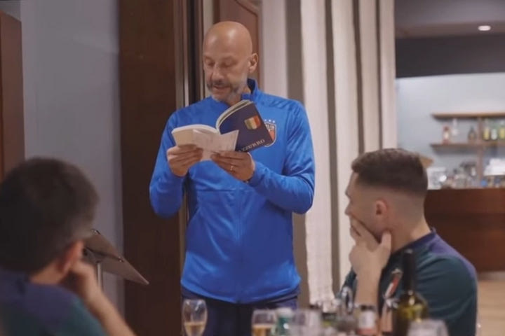 VIDEO: Η συγκινητική ομιλία του Βιάλι στους παίκτες της Ιταλίας πριν τον τελικό του Euro 2020