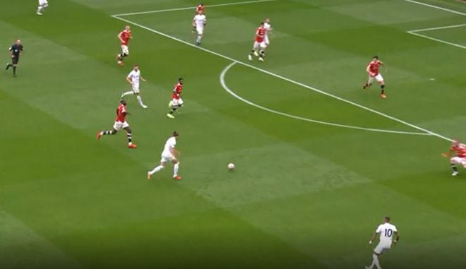Καταπληκτικό σουτ του Λουκ Άιλινγκ για το 1-1 της Λιντς απέναντι στη Μάντσεστερ Γιουνάιτεντ