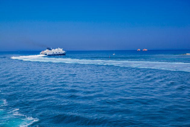 Σύλληψη του πλοιάρχου του «Sifnos Jet» γιατί μετέφερε 138 επιπλέον επιβάτες