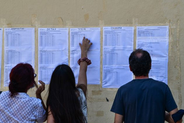 Πανελλαδικές – Βάσεις: Οι σχολές με τη μεγαλύτερη άνοδο και πτώση – Ποια ανέβηκε 1.725%!