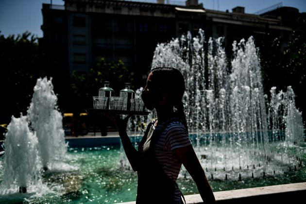 Έρχεται η σειρά της εστίασης για τον υποχρεωτικό εμβολιασμό; Τι είπε ο Γεραπετρίτης