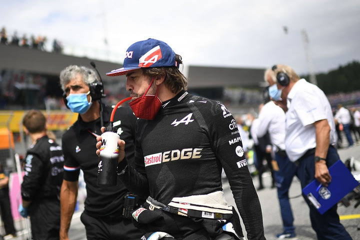 Formula 1: Αλόνσο και Νιούι αποκαλύπτουν τις “πολιτικές” πιέσεις στη μάχη του τίτλου της F1