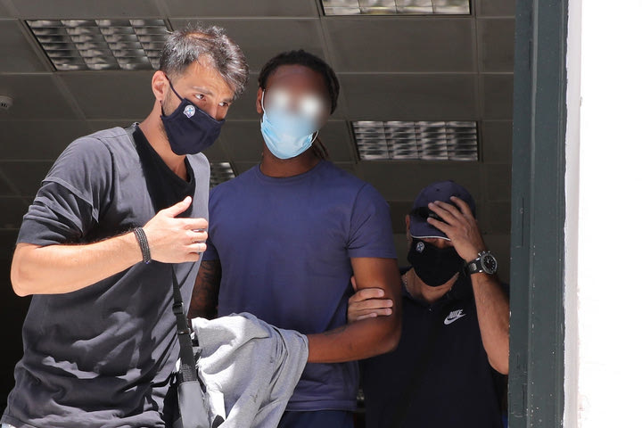 Υπόθεση Σεμέδο: “Κοιμήθηκα ζαλισμένη από ποτό και με βίασαν” – Η μαρτυρία σοκ της 17χρονης