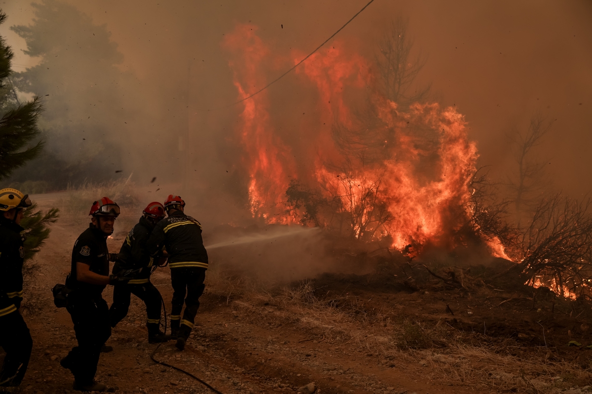 Τραγωδία: Δύο νεκροί πυροσβέστες στη φωτιά στο Ρέθυμνο                                          Τραγωδία: Δύο νεκροί πυροσβέστες στη φωτιά στο Ρέθυμνο