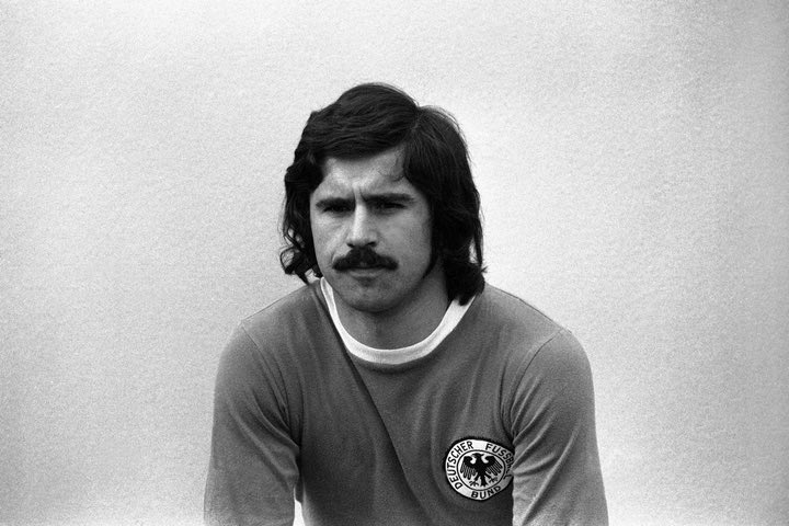 Ο αποχαιρετισμός του Πελέ στον θρυλικό Γκερντ Μίλερ