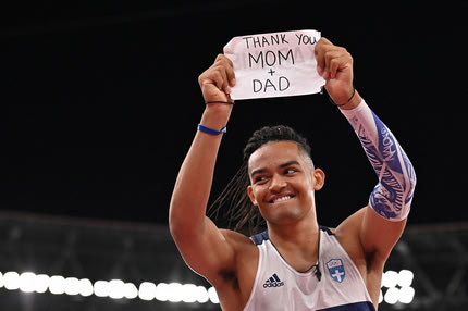 Ολυμπιακοί Αγώνες – Στίβος: Η συγκινητική αφιέρωση του Καραλή στους γονείς του όταν τελείωσε τον αγώνα της ζωής του