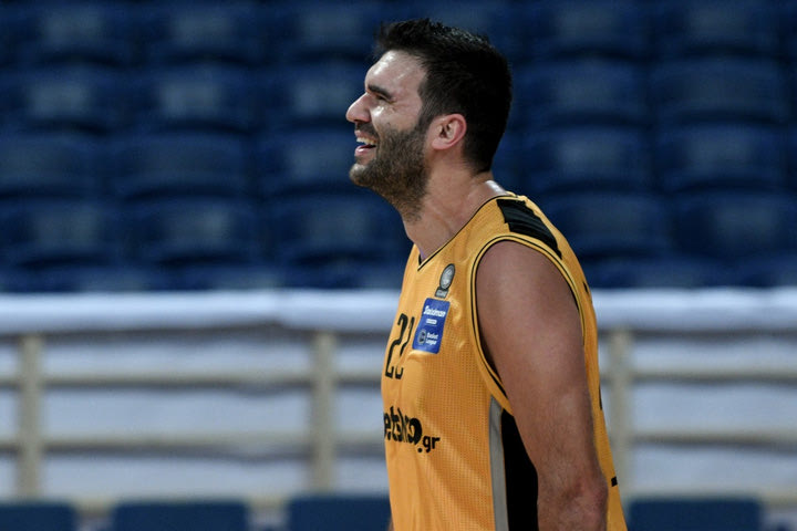 AEK για Μαυροειδή: “Συνεχίζει ο φιλίστωρ και μύστης των ιδεών του ενδοξότερου συλλόγου”