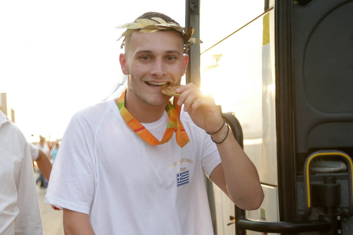 Η απονομή του Μιχαλεντζάκη