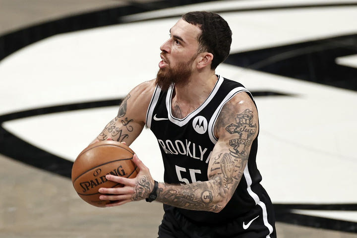 Η ασύλληπτη alley oop πάσα του Μάικ Τζέιμς στον Κέβιν Ντουράντ