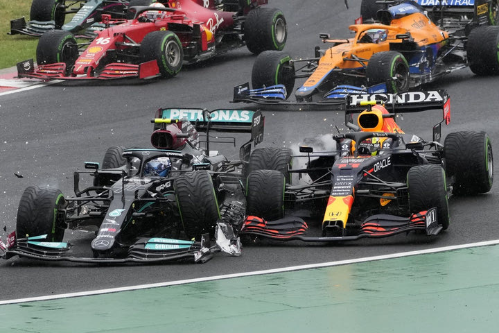 Formula 1, Grand Prix Ουγγαρίας: Ο Μπότας πήρε παραμάζωμα τον Νόρις και τις δύο Red Bull στην πρώτη στροφή