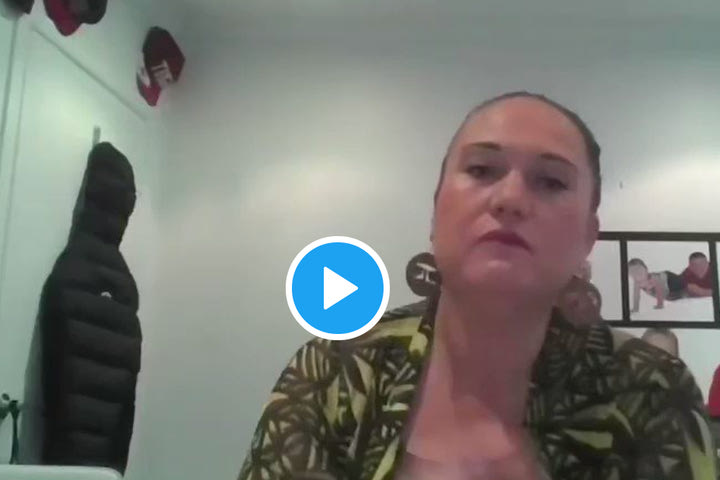 Ξεκαρδιστική διακοπή live συνέντευξης υπουργού λόγω “ανάρμοστου” καρότου