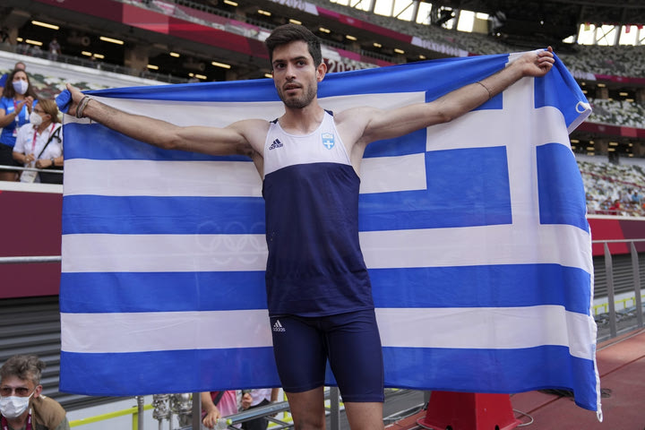 Ολυμπιακοί Αγώνες: Το “χρυσό” άλμα του Τεντόγλου έχει το δικό του δρόμο μπροστά από το στέκι του στα Γρεβενά