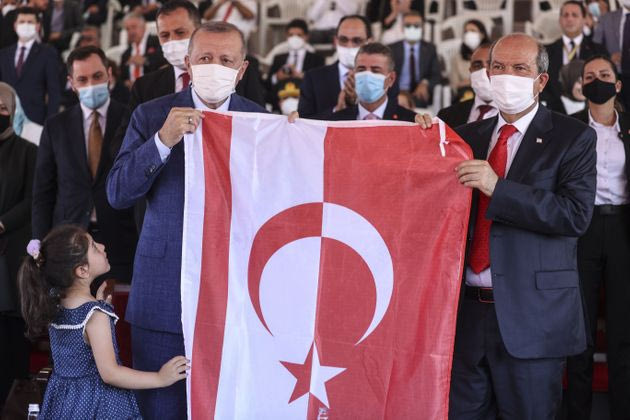Aφαίρεση των διαβατηρίων αξιωματούχων του ψευδοκράτους – Μια «συμβολική απόφαση» που προκάλεσε πολιτικό σεισμό