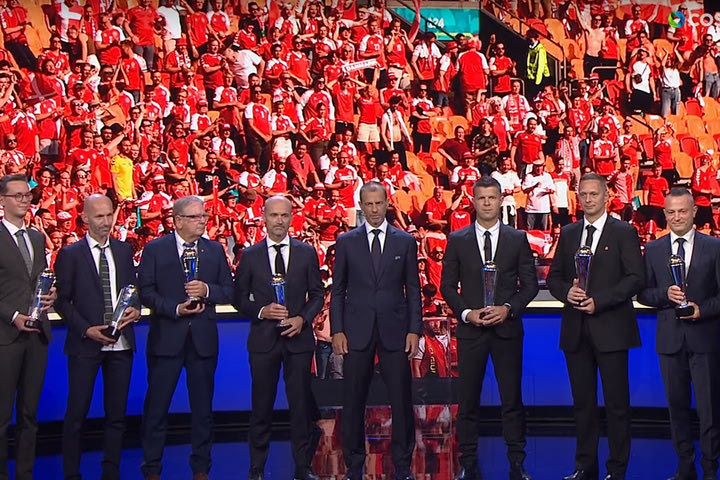 Συγκίνηση στη βράβευση των γιατρών που έσωσαν τον Έρικσεν