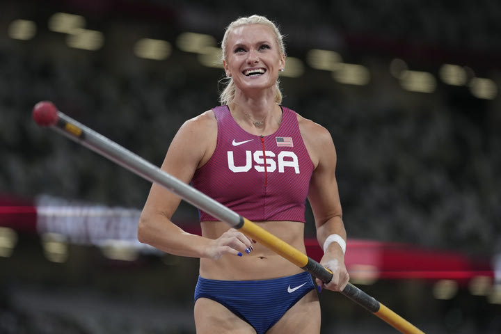 LIVE η μάχη των μεταλλίων στον τελικό του επί κοντώ