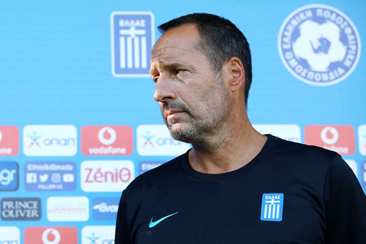 Φαν Σιπ: “Μας ανησυχεί που δεν έχει ξεκινήσει το πρωτάθλημα”