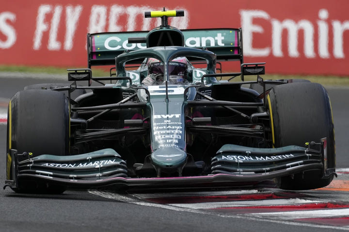 Formula 1, GP Ουγγαρίας: Οι αγωνοδίκες ακύρωσαν τον Σεμπάστιαν Φέτελ λόγω καυσίμου, δεύτερος ο Χάμιλτον