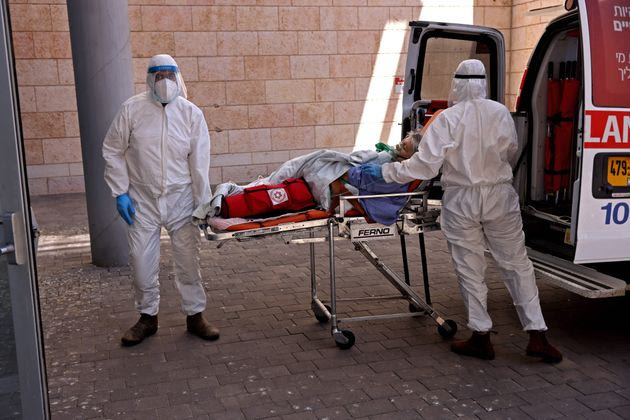 Το Ισραήλ ξανά στα ύψη: 10.000 νέα κρούσματα σε ένα 24ωρο