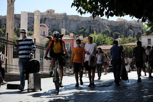 Στην Ελλάδα η 2η μεγαλύτερη μείωση του βασικού μισθού παγκοσμίως από το 2010 (έχουμε τον 8ο χαμηλότερο)