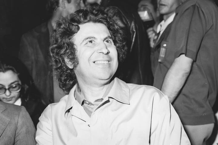 Πώς η χούντα εξόντωσε τον Εργοτέλη για τη συναυλία του Μίκη Θεοδωράκη στο Μαρτινέγκο