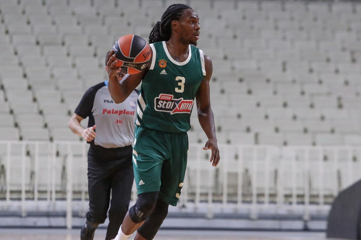 Πέρι για Παναθηναϊκό: “Είχαμε πολλούς παίκτες που έπαιζαν για πρώτη φορά στη EuroLeague, πανικοβληθήκαμε νωρίς”