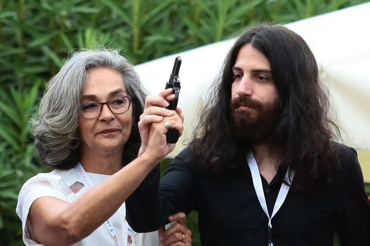 Ημιμαραθώνιος Αθήνας: Ο εγγονός του Μίκη Θεοδωράκη έδωσε την εκκίνηση στον αγώνα των 5 χιλιομέτρων