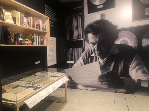 «Θέλω να αφήσω αυτόν τον κόσμο σαν κομμουνιστής». Η τελευταία επιθυμία του Μίκη για την ταφή του