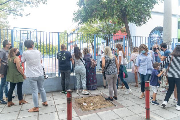 Πατέρας-αρνητής στη Θεσσαλονίκη: «Ο γιός μου (σ.σ. μαθητής Δημοτικού) είναι σκληροπυρηνικός σαν και εμένα»