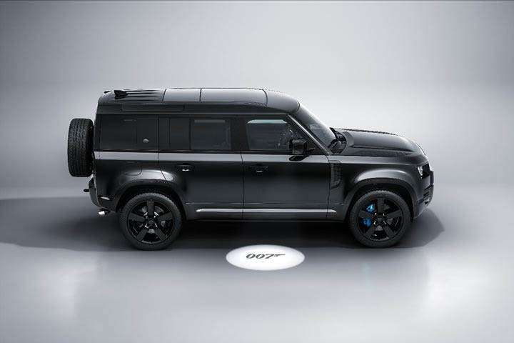 Το νέο Land Rover Defender V8 Bond Edition