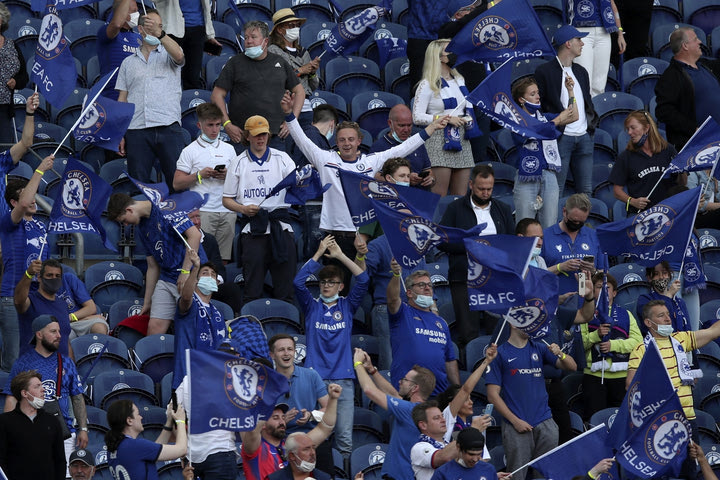 Premier League: Ξανά στα γήπεδα οι όρθιοι οπαδοί μετά από 27 χρόνια