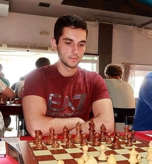 Το ελληνικό «Queen’s Gambit»: Ο Κρητικός που έγινε γκραν μετρ στο σκάκι στα 21 του